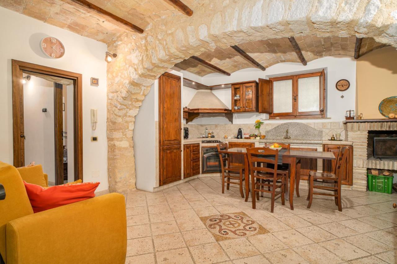 La Casa Dell' Etrusco Villa ตาร์กวิเนีย ภายนอก รูปภาพ